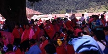 Mujeres en las fiestas patronales de San Lorenzo, en Zinacantán,