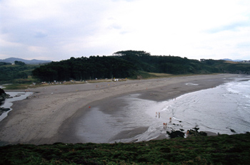 Arroyo de Piñera o Frexulfe en la playa de Frexulfe, Navia, Prin