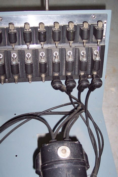 Arco eléctrico producido por un magneto en una máquina de prueba