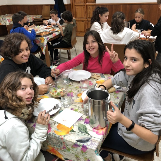 Albergue 6º - 2º día (comiendo) 6