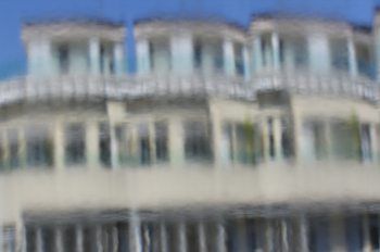 Vista de edificio a través de una ventana de cristal, SAo Paulo,