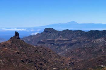 Roque Nublo y el Teide al fondo
