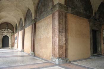 Iglesia de San Bartolomeo, Bolonia (puerta exterior)