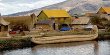 Vivienda de los Uros en el lago Titicaca, Perú