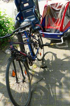 Bicicleta con carrito de niño deportivo, Alemania