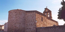 Vista posterior de la iglesia de San Bartolomé de Navalafuente