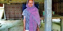 Mujer Toraja con ropas típicas, Sulawesi, Indonesia