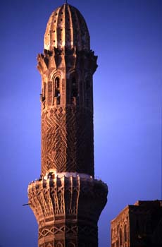 Minarete en la ciudad vieja de Sanaa, Yemen