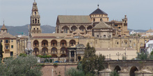 Mezquita vista desde el río Guadalquivir, Córdoba, Andalucía