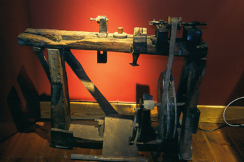 Banco con torno para la fabricación de gaitas, Museo de la Gaita