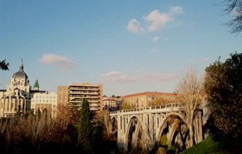 Vista del Viaducto y la Catedral de la Almudena, Madrid