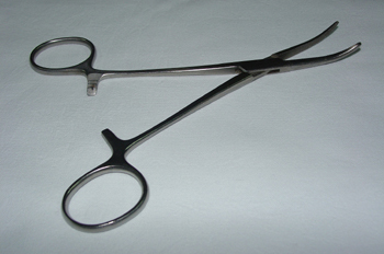 Pinza hemostática Crile