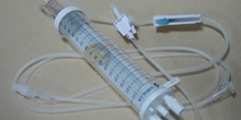 Equipo para infusión controlada de soluciones intravenosas