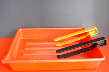 Cubeta de revelado y pinzas para papel