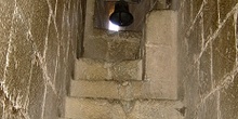 Escalera de acceso a nave, Huesca
