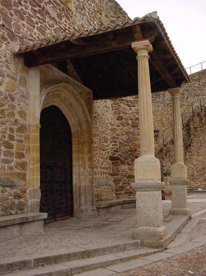 Arco y Portada de la Iglesia en Buitrago de Lozoya
