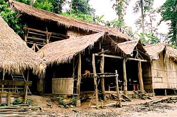Vistas de casas en poblado norteño, Tailandia