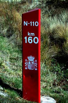 Hito miriamétrico de una carretera convencional