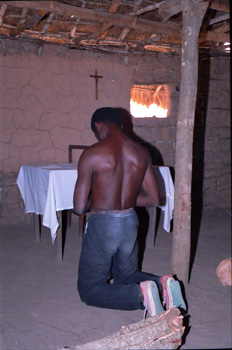 Catequista orando, Mozambique