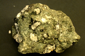 Liotita (cristales blancos)