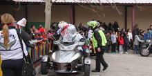 Visita de sus Majestades los Reyes Magos al colegio Luis Bello en moto 2018 11