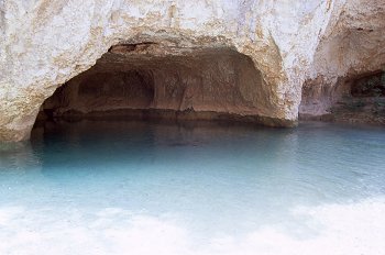 Cueva en el Barranco de la Peonera, Huesca
