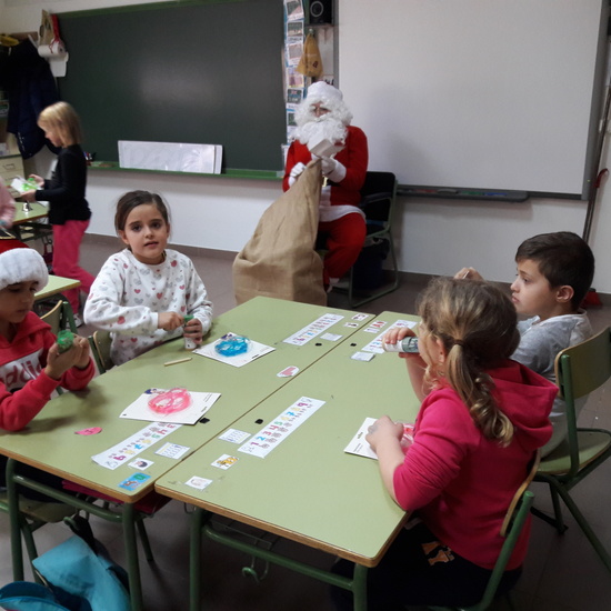 Santa Claus comes to School 10