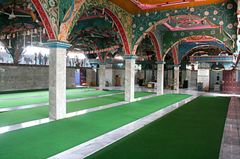 Interior, Templo Hindú, Medam, Sumatra, Indonesia