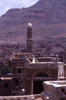 Minarete en la ciudad vieja de Sanaa, Yemen