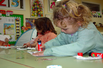 Realizando manualidades