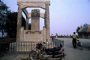 Monumento, China