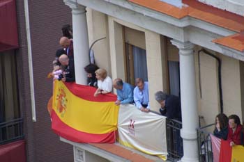 Público asistente al recorrido de la Boda Real