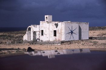 Casa grafitada, Canarias