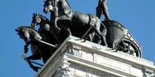 Escultura de cuádriga en Edificio BBVA en calle Alcalá, Madrid