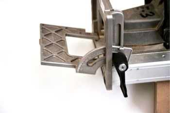 Tope angular con escala de una engalletadora