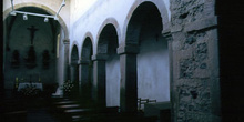 Nave central de la iglesia de Santiago de Gobiendes, Colunga, Pr