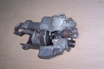 Sección longitudinal de cilindro de motor opuesto