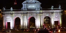 Iluminacion de la Puerta de Alcalá con motivo de la Boda Real