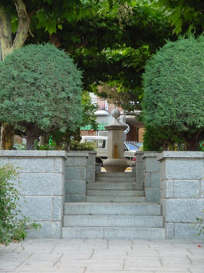 Parque y fuente en Becerril de la Sierra