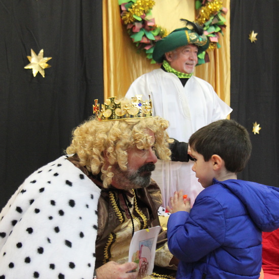 Visita de sus Majestades los Reyes Magos al colegio Luis Bello en moto 2018 44