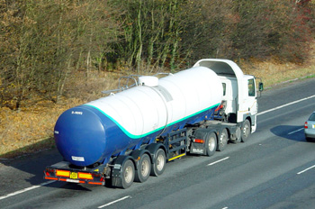 Camión de transporte de petróleo