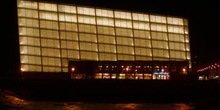 Vista nocturna del Palacio de Congresos-Auditorio Kursaal, San S