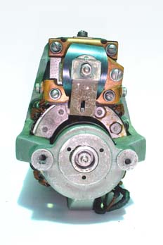 Motor de arranque de inducido deslizante. Vista del contacto pri