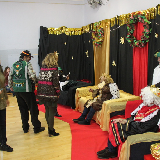 Visita de sus Majestades los Reyes Magos al colegio Luis Bello en moto 2018 27