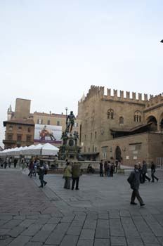 Piazza del Nettuno, Bolonia