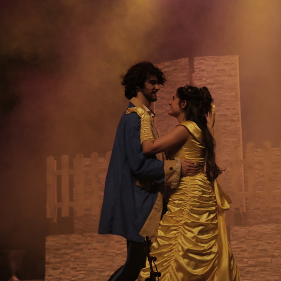 La Bella y la Bestia - Musical del Grupo de Teatro del IES Nicolás Copérnico 12