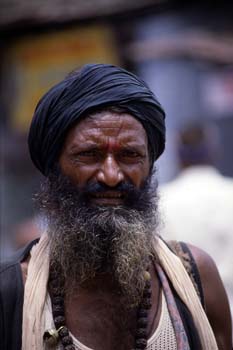 Retrato de hombre con collar, Pushkar, India