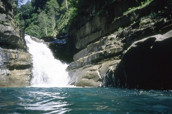 Salto de agua en el Barranco de Añisclo, Huesca