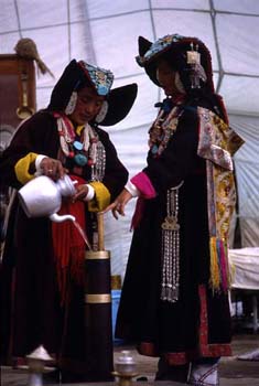 Representación de la ceremonia tradicional del matrimonio (1), L