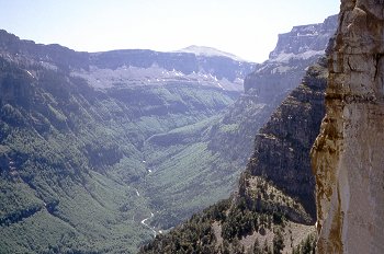 Vista del río en valle de Ordesa